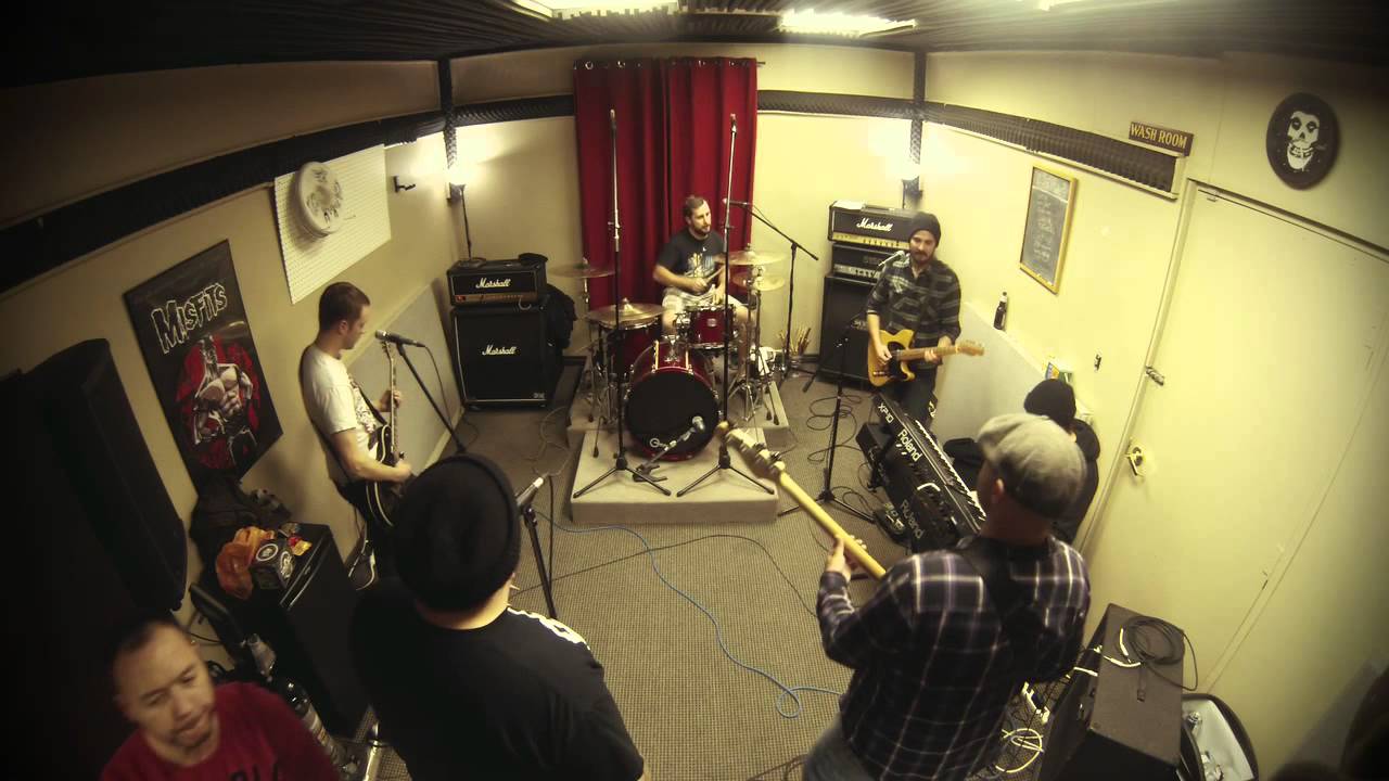 SAINT ALVIA - "Whispering To The Dead" ( Rehearsal Toneland Studio )