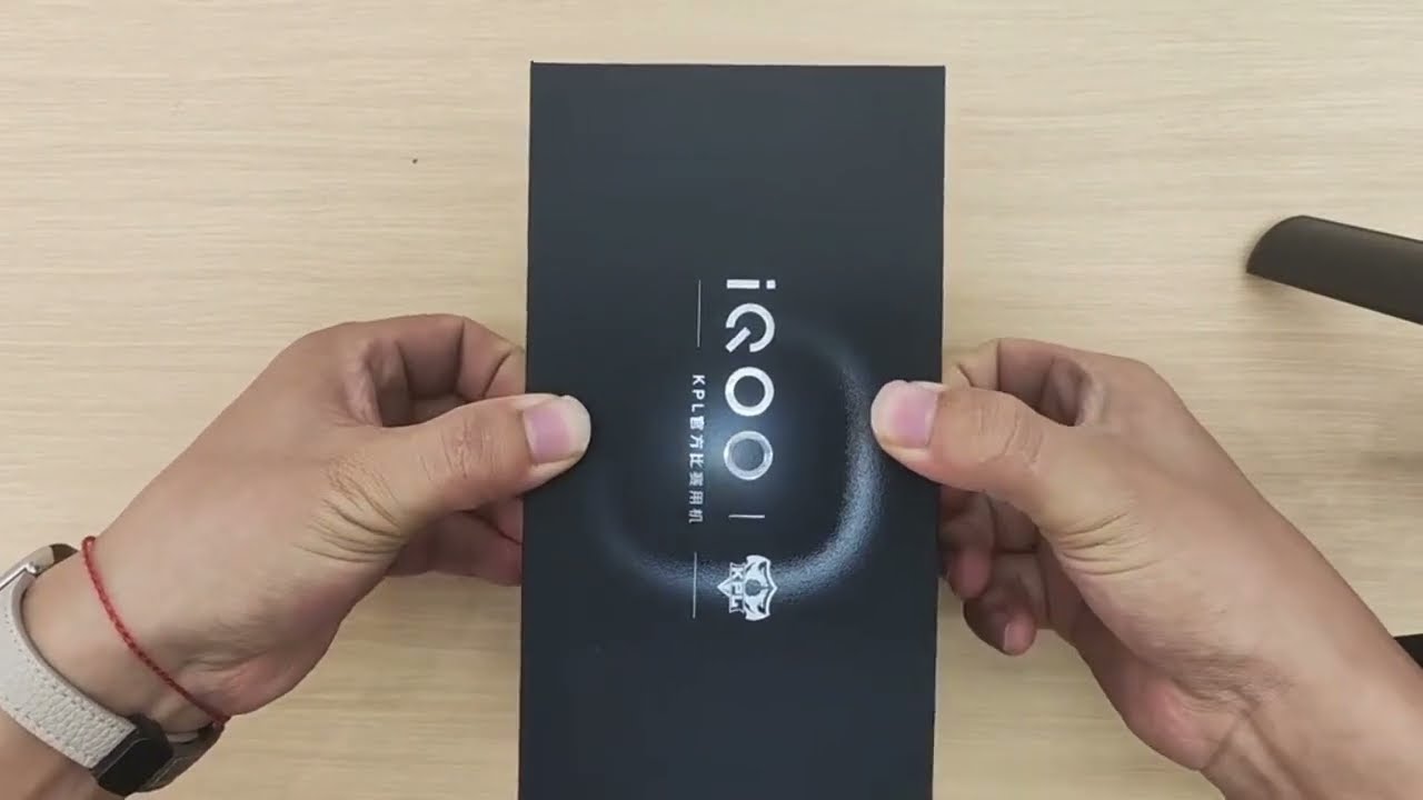iQOO 15 BMW Edition Unboxing & Hands-on!