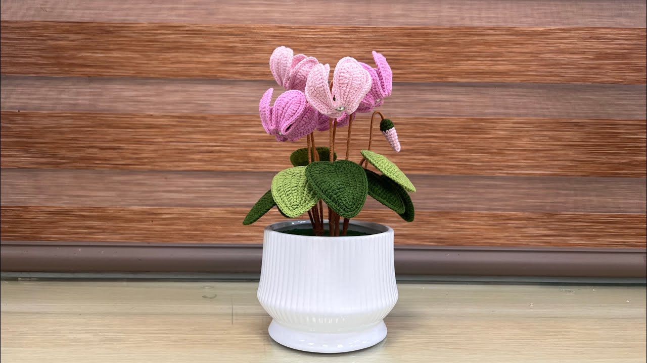 Crochet flower / Crochet Cyclamen flower