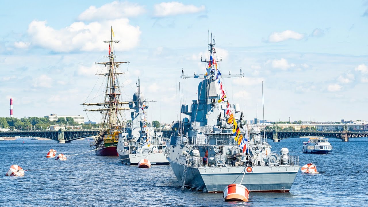 Navy Day parade held in St. Petersburg, Russia