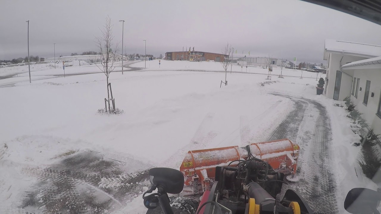 Snow plowing with Jcb 409
