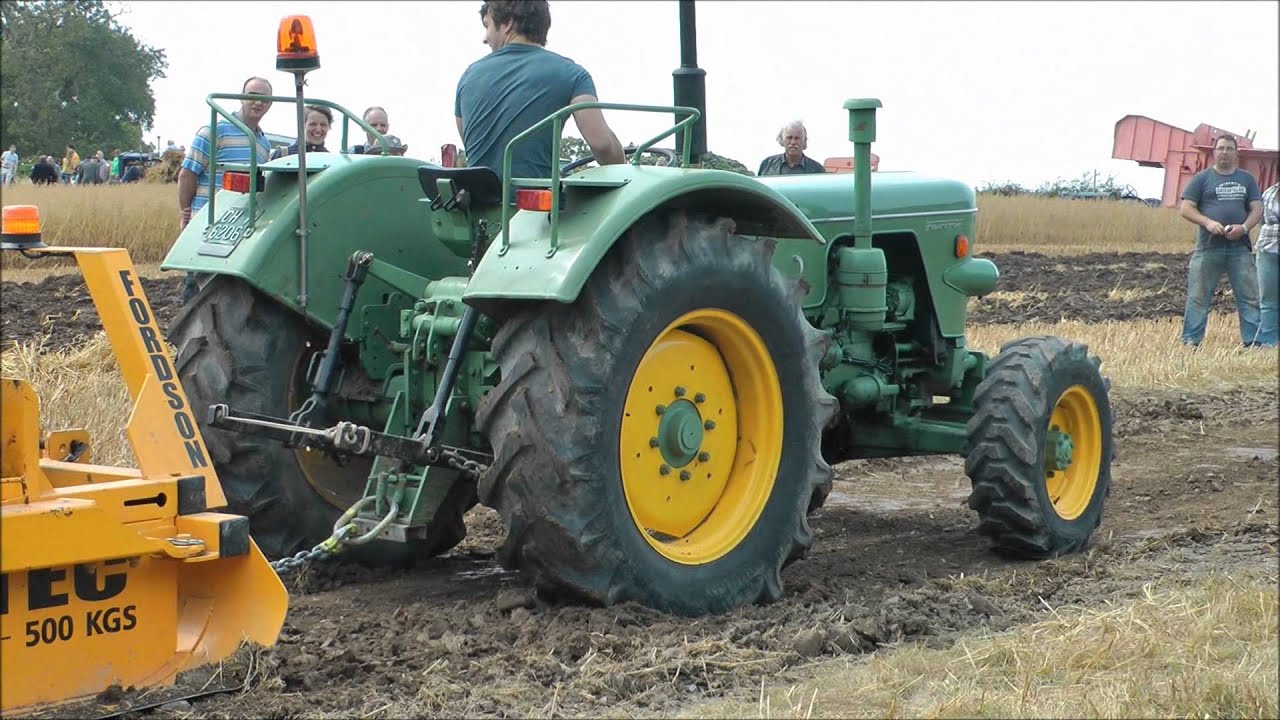 Vintage Fendt 4WD tractor pulling