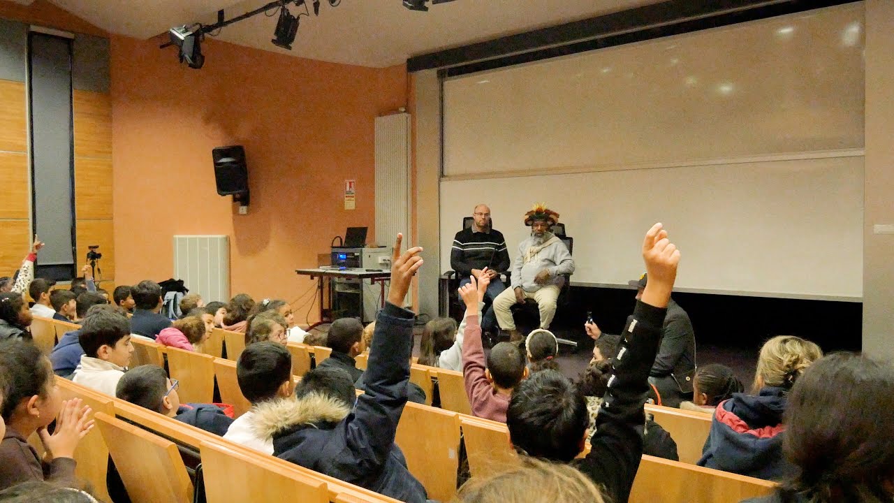 Venu de Papouasie-Nouvelle-Guinée, le chef Papou Mundiya Kepanga rencontre les Nogentais