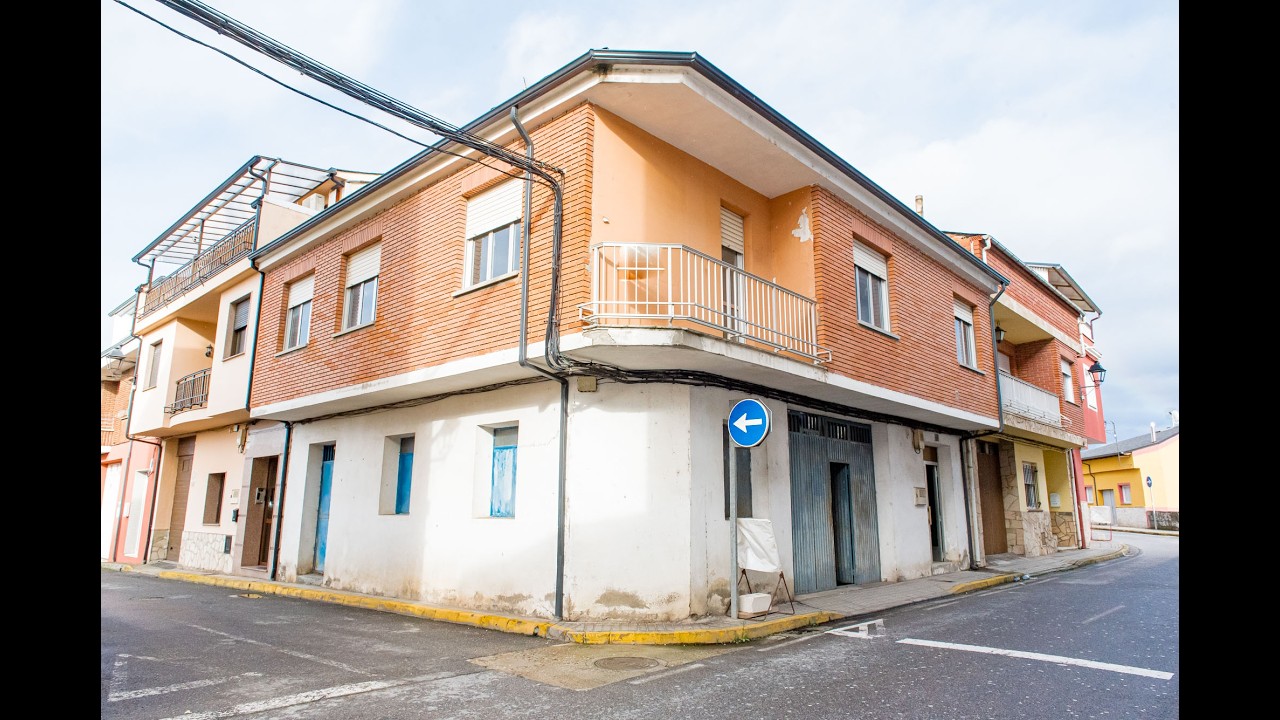 Casa en Cacabelos con 130m habitables y 100 de garaje