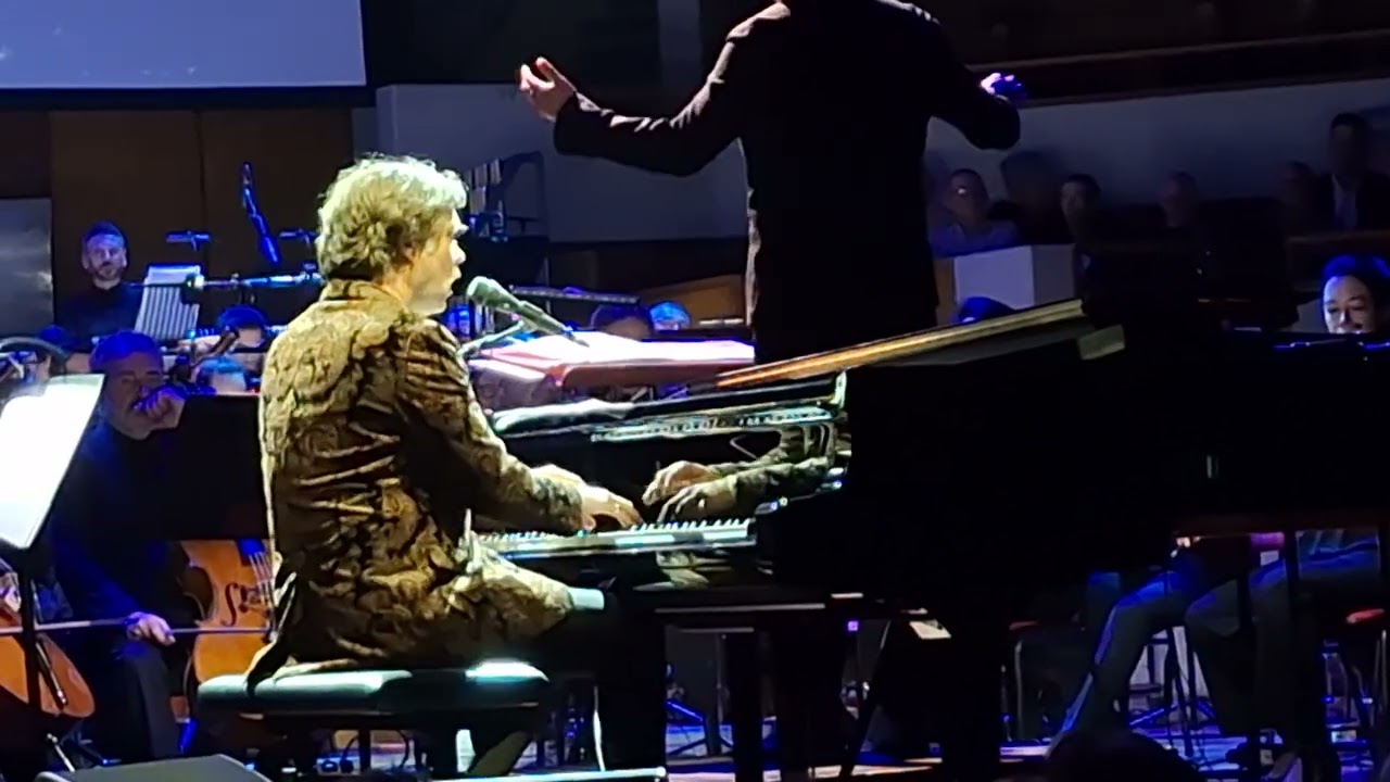 Rufus Wainwright- Going To A Town [Live at Tivoli Utrecht 17th march 2024] With Orchestra