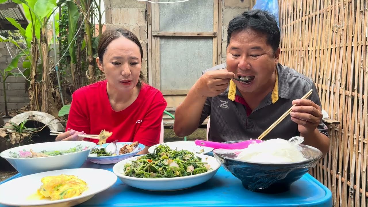 Мой друг, мы едим самые вкусные макаруны. 12.03.2026