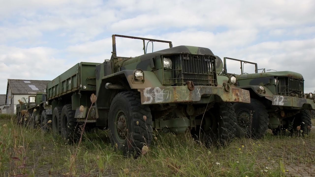 Abandoned  trucks (Lost army trucks) Netherlands Aug 2008 (urbex lost places car cars auto rusty NL)