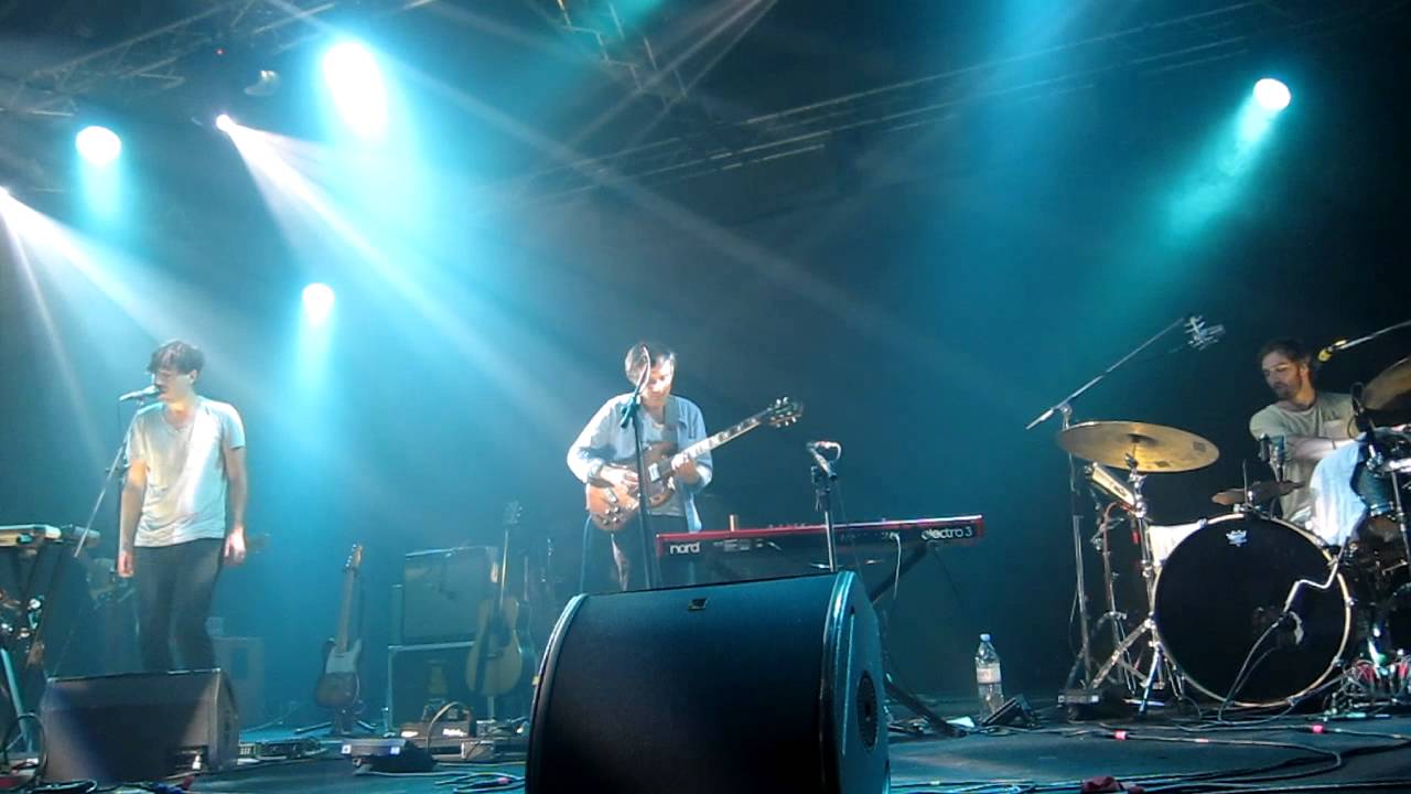 Foreground +Gun-Shy + Ready, Able- Grizzly Bear  2013 live @ Taipei