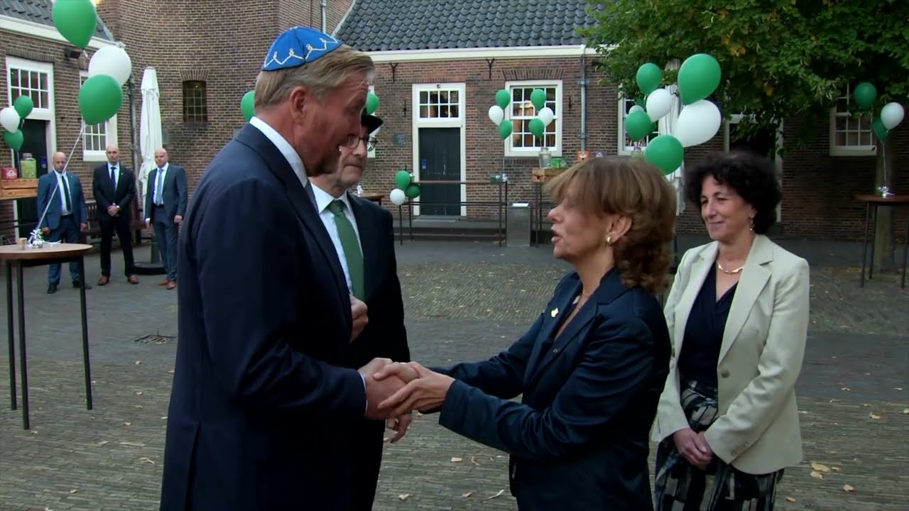Willem-Alexander viert jubileum Portugese Synagoge Amsterdam mee