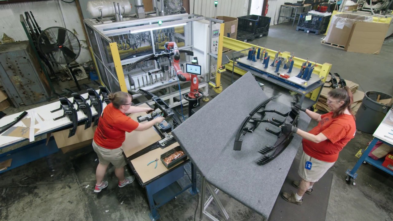 Les robots Sawyer intègrent l'industrie plastique