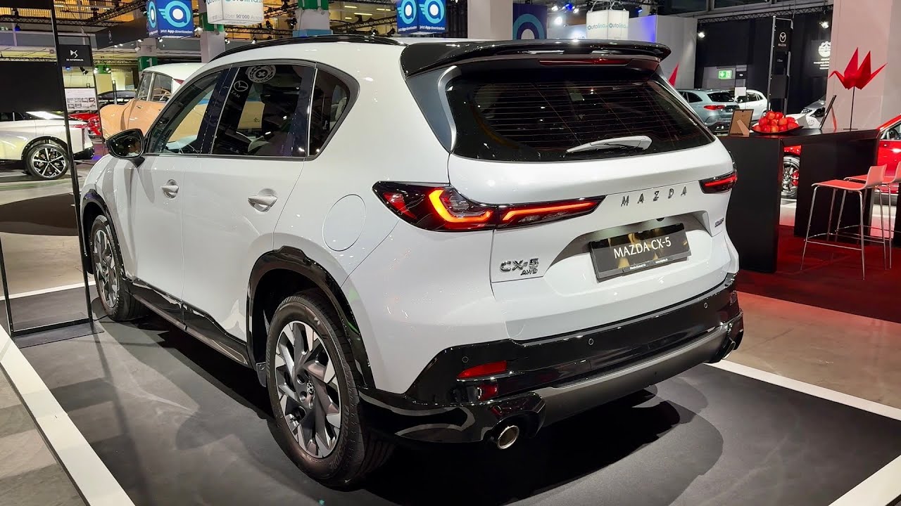 MAZDA CX-5 HOMURA 2026 года против MAZDA CX-5 HOMURA с пакетом Sport Aero — визуальное сравнение ...