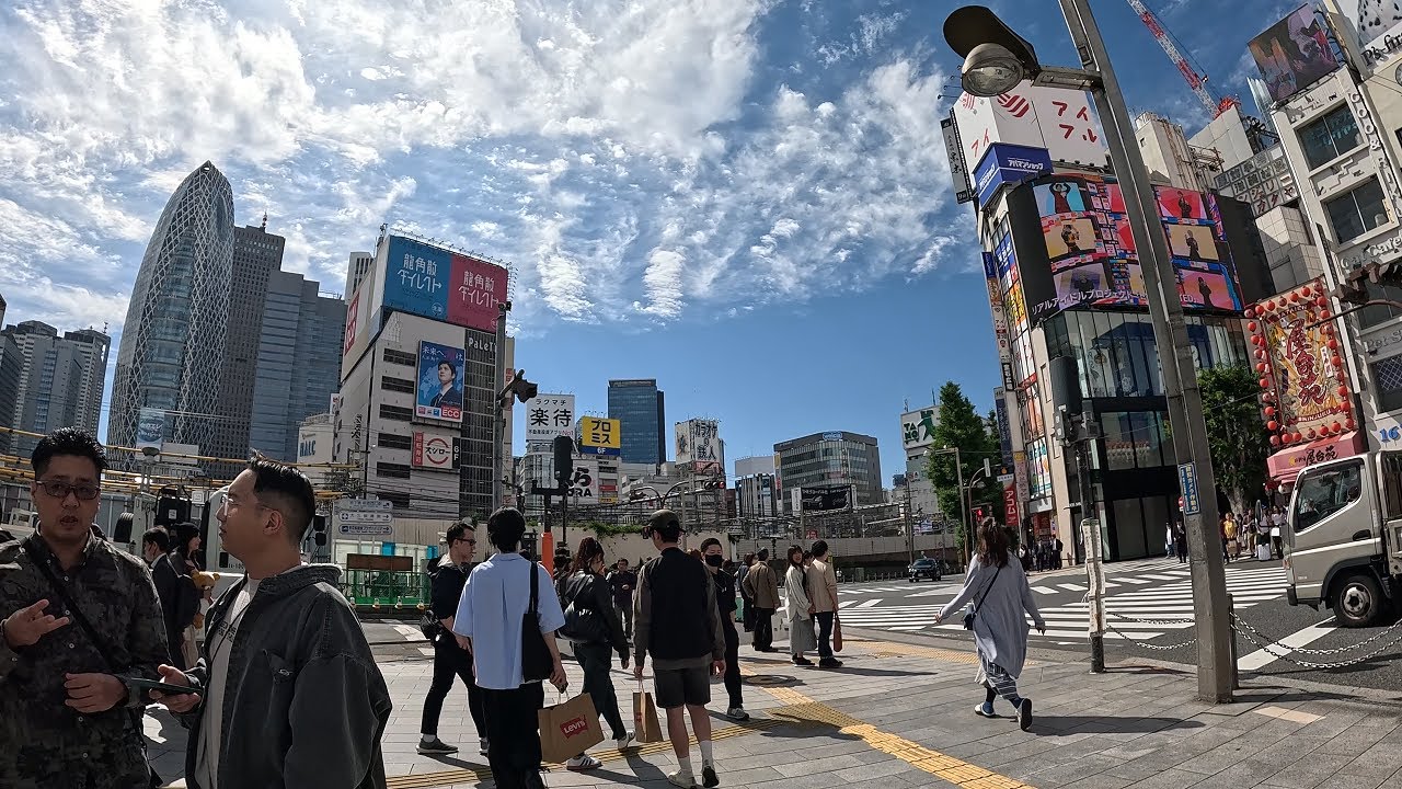 4k Little stroll through Shinjuku Tokyo.