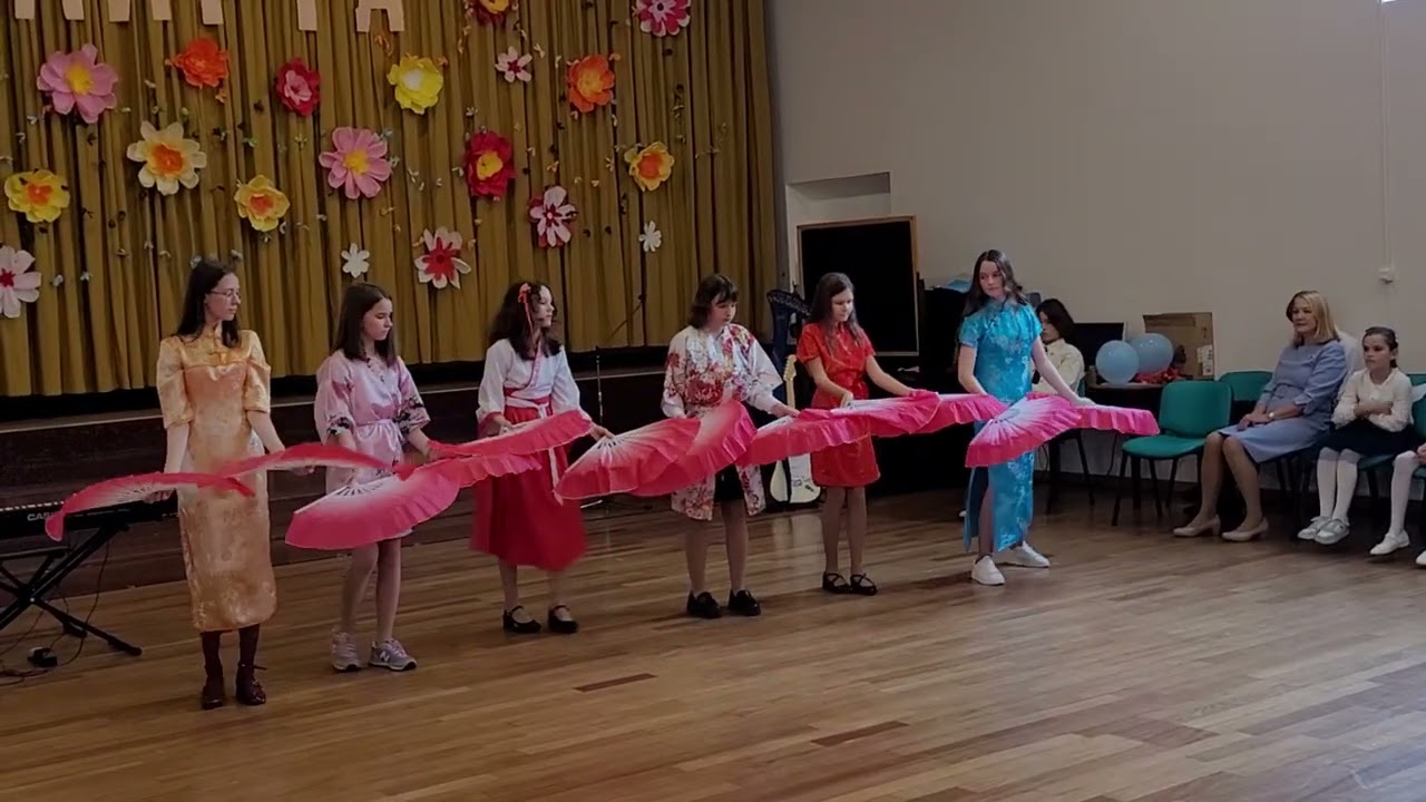 China dance. Children's 
