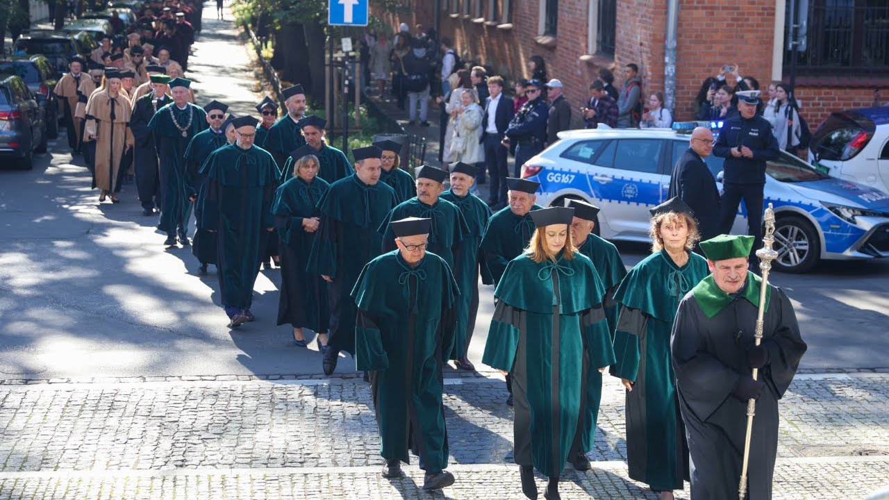 Orszak profesorski przeszedł ulicami Krakowa