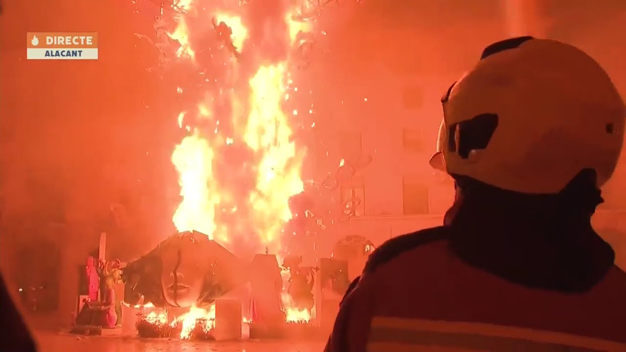 💥 Fogueres de Sant Joan 2024 - Cremà de la Foguera de l'Ajuntament d'Alacant