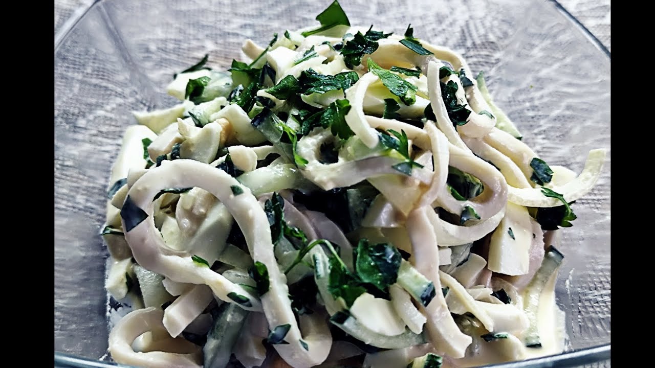 Простой и вкусный салат из кальмаров