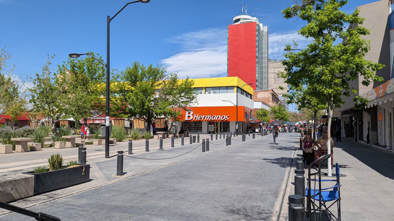 la plaza merino vacía pero ahorita se llena con MM..