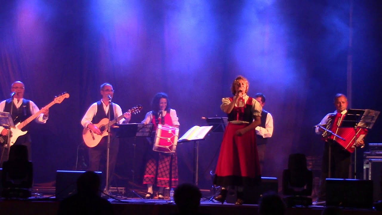 Olh&oacute; Cochicho que se farta de apitar - Cantigas na Eira - Musica Popular ao Vivo