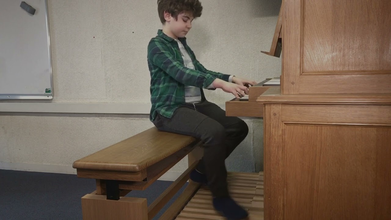 Le sur-pédalier (l’étude du pédalier d'orgue accessible dès le plus jeune âge)