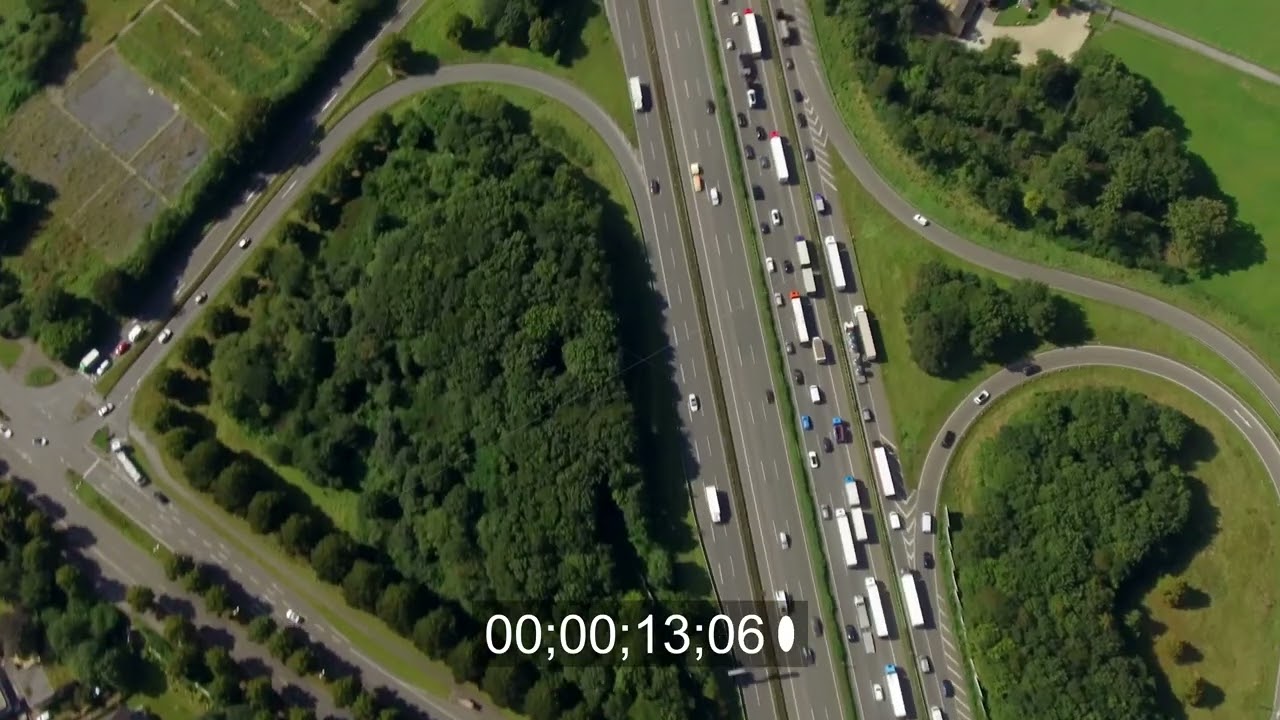 Autobahn- Stau  BAB A2 im Ortsteil Eigen in Bottrop im Ruhrgebiet im Bundesland Nordrhein-Westfalen,