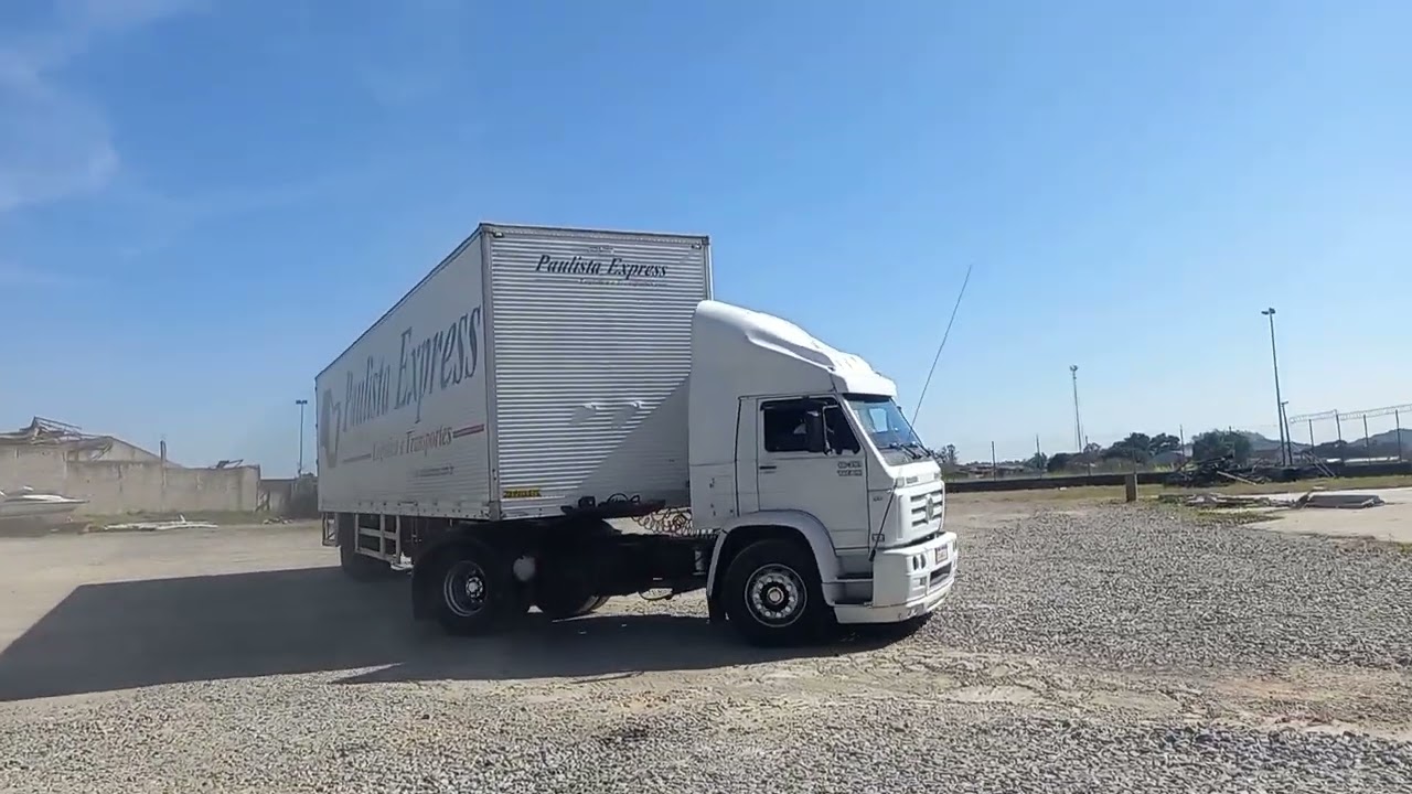 Eu manobrando carreta VW Titan 18-310 / Pegando carreta pela primeira vez