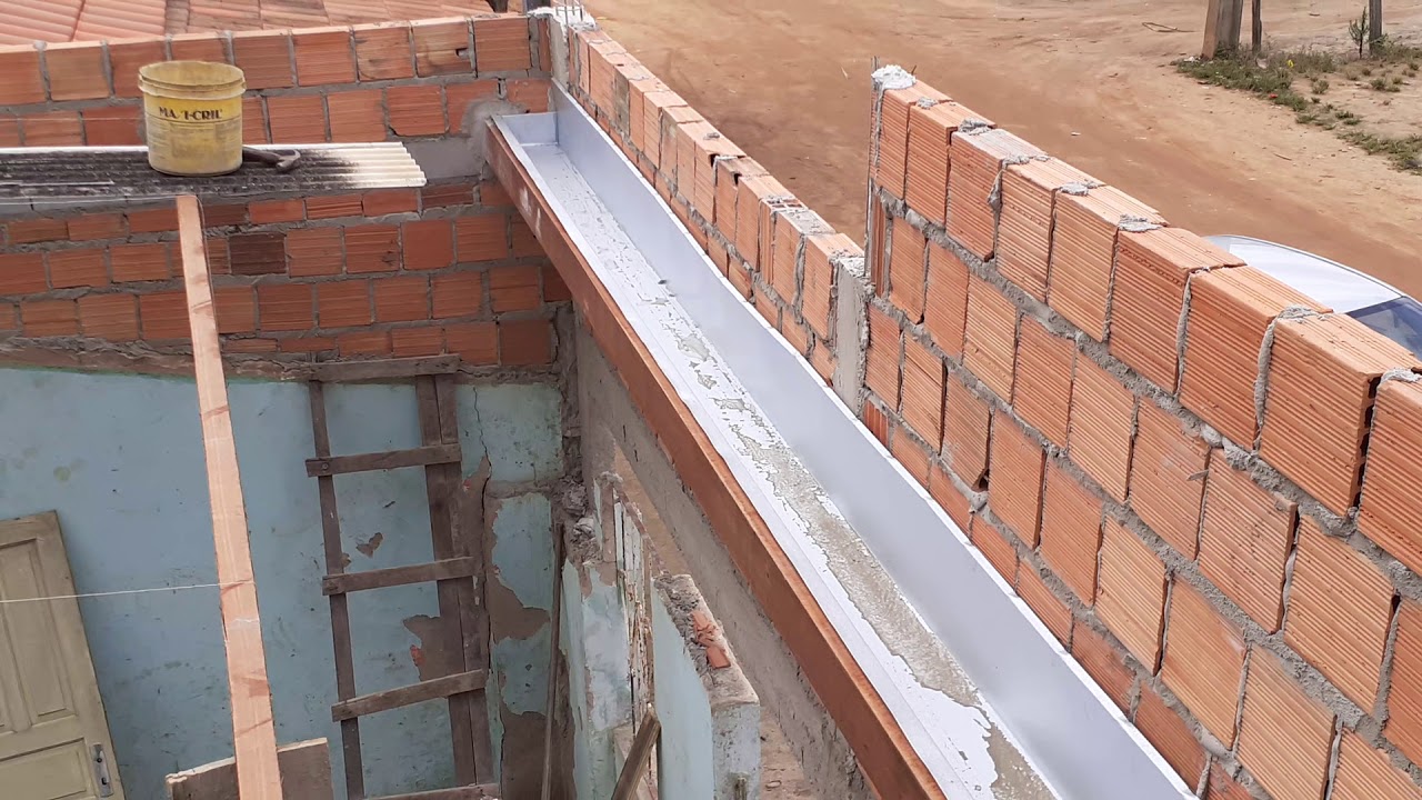 calha de telhado embutido instalada no lugar