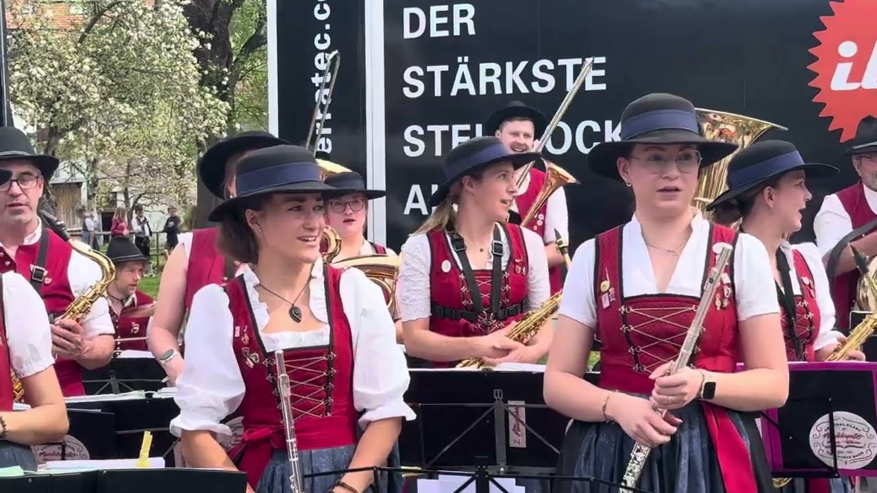 Maibaum-Aufstellung, Video 10 am 01. Mai 2024, in Missen-Wilhams, Maibaumaufstellung,