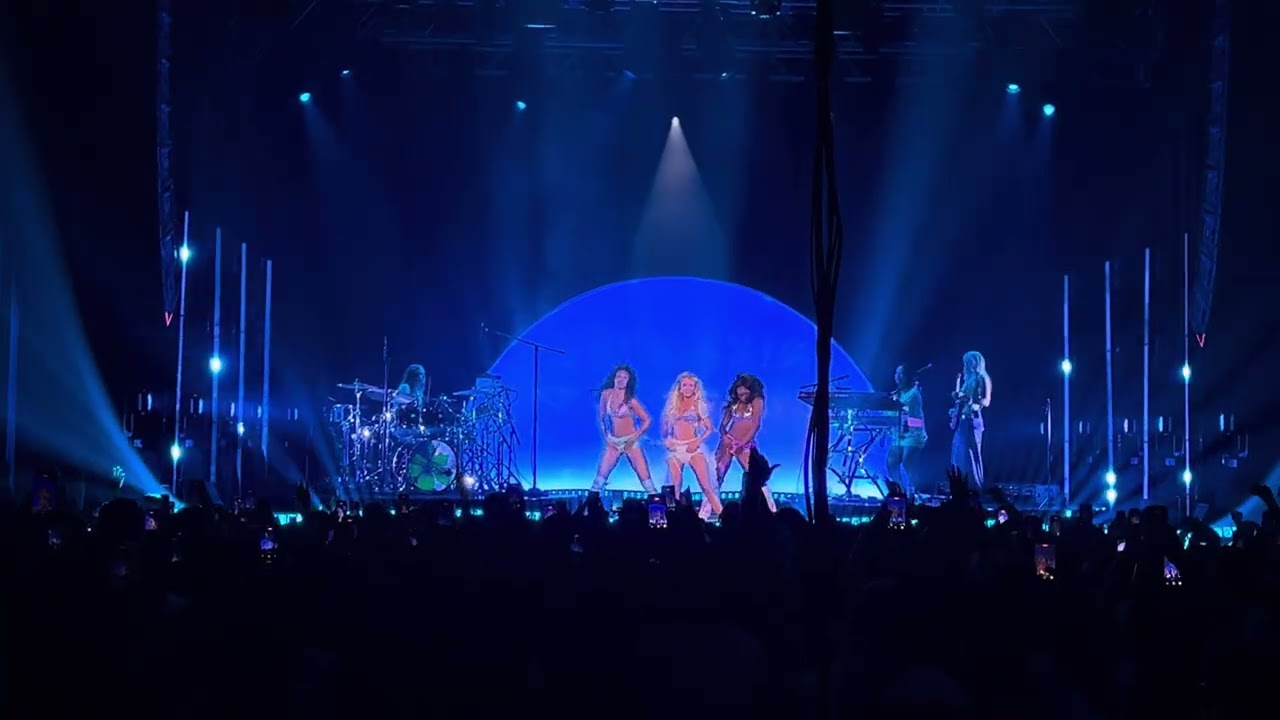 Zara Larsson - Blue Moon (LIVE Anaheim 3/7/26)
