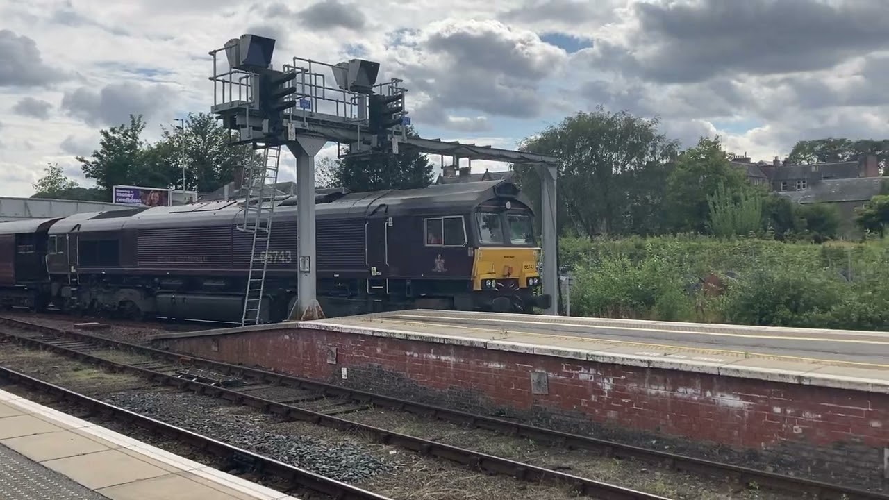 GBRF 66 743 Royal Scotsman coming though Perth Station 22/08/25