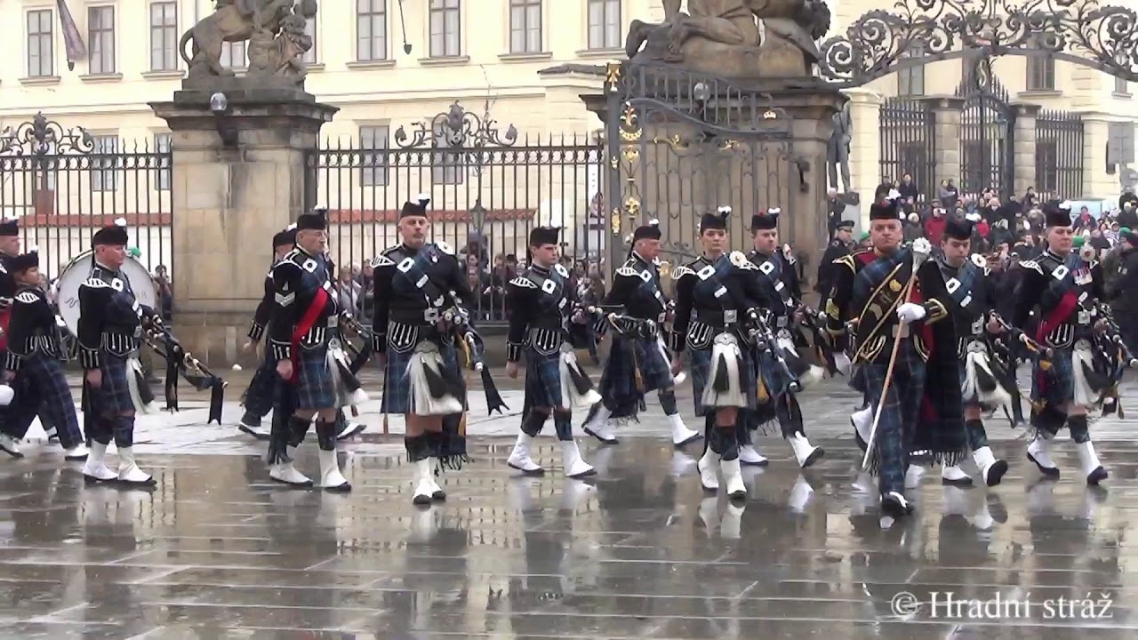 Slavnostní střídání Hradní stráže dne 23.3.2018 za účasti Pipes and Drums.