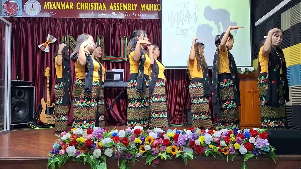 မိခင်များမှအကအားဖြင့်ချီးမွမ်း