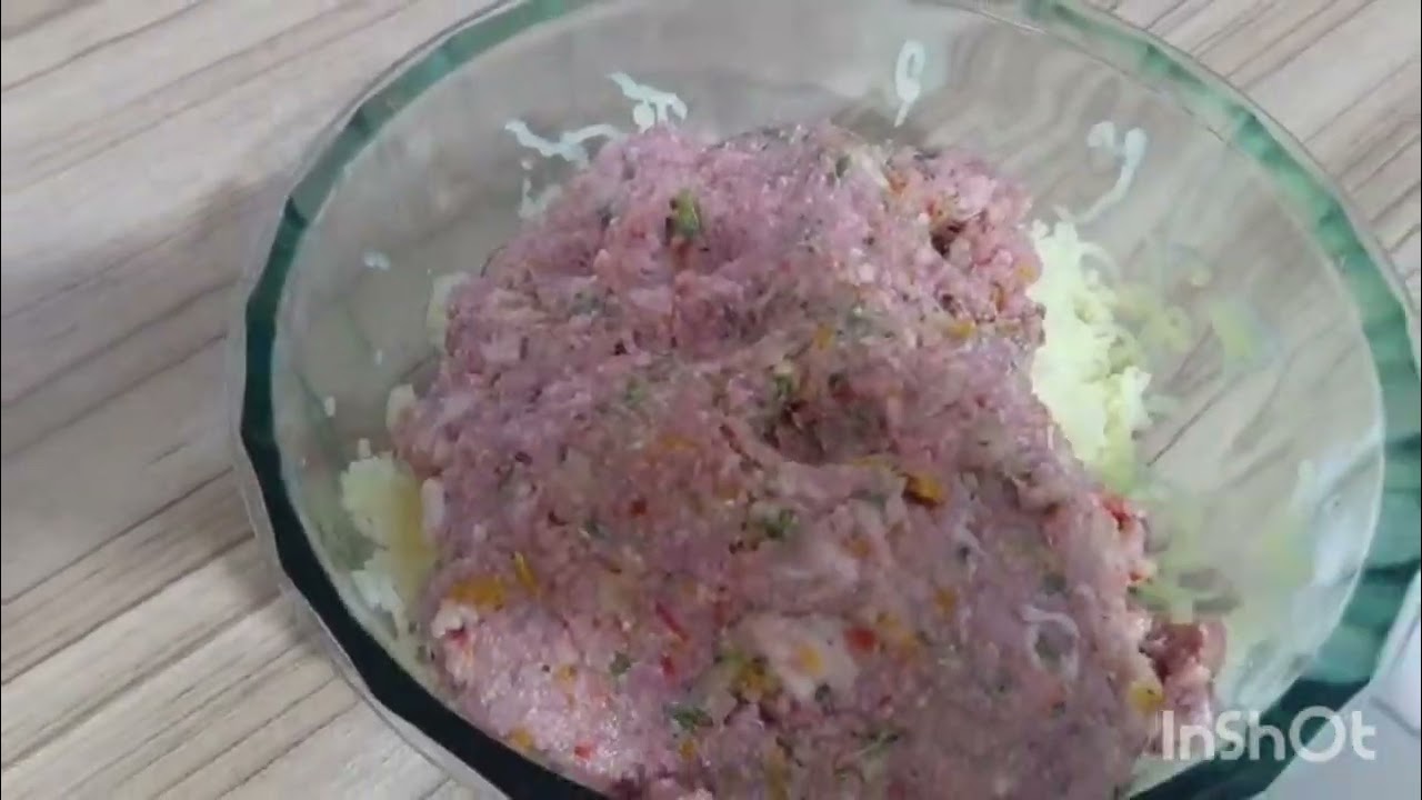Bolinho de linguiça toscana com massa de batata 