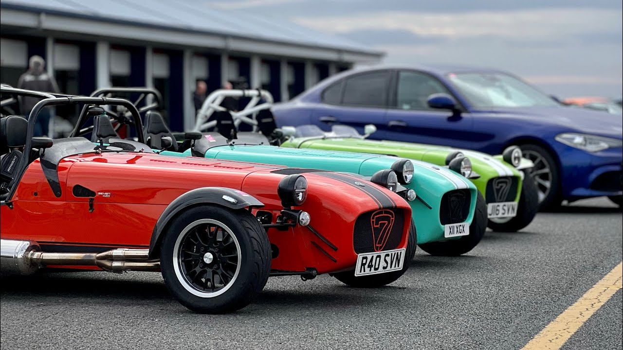 Caterham 420R vs 420R - Bedford Autodrome - 16.10.23