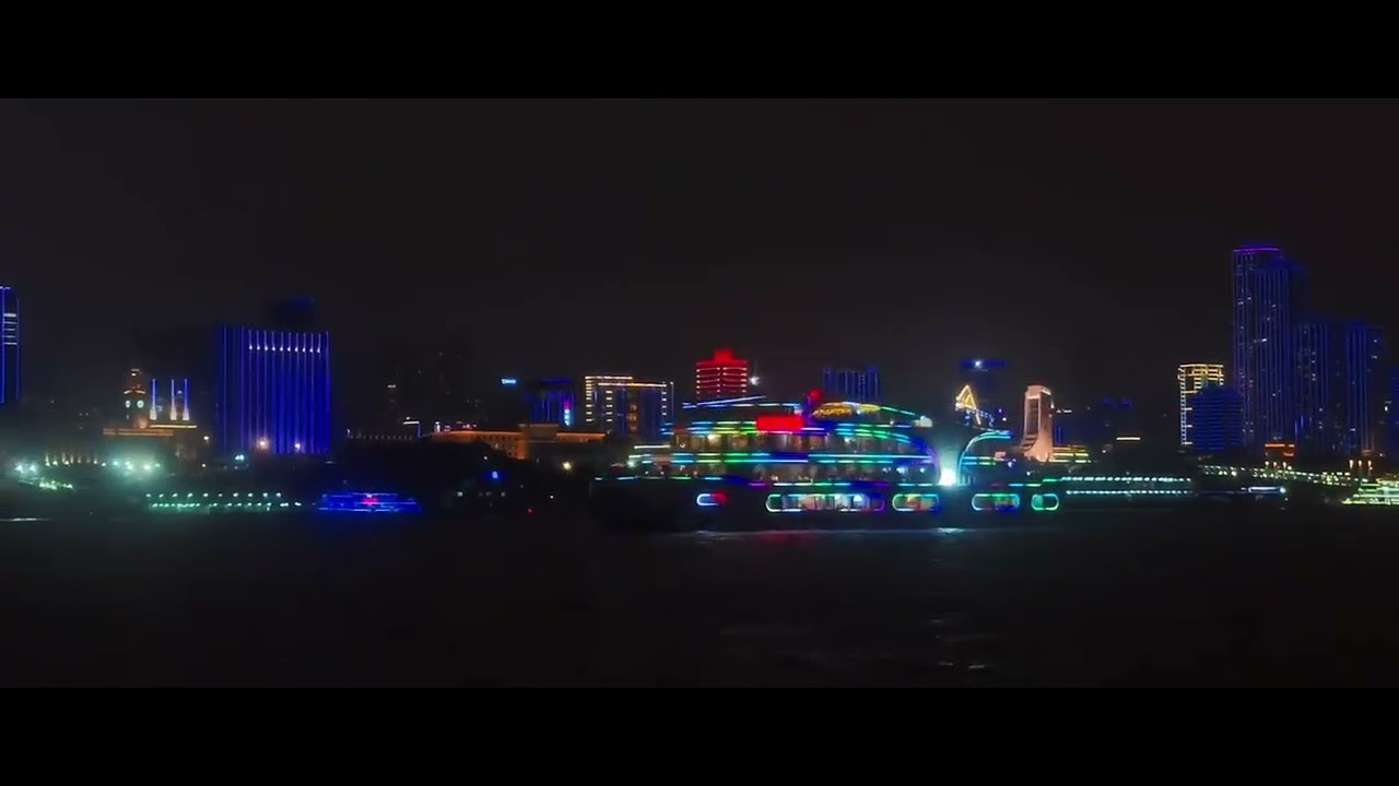 在武汉能1块5毛钱坐大轮船渡长江，你知道吗？#夜景 #旅行碎片 #旅行推荐官 #抖音看世界 #武汉