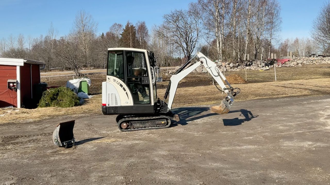 Köp Grävmaskin Schaeff HR12 på Klaravik