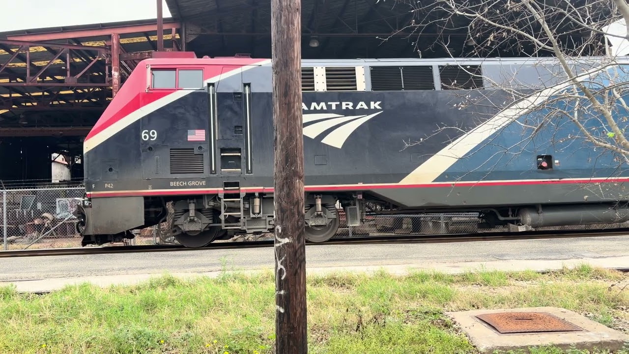 AMTK P42DC 69 with nice RL K5LA!! Leads Texas Eagle 22 at the Austin station!