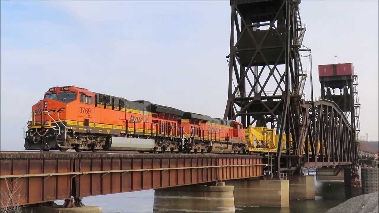 BNSF M-PEIGAL at Peoria, IL x2 - Feb. 2, 2026