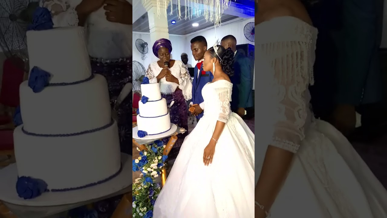 The best wedding cake presentation.