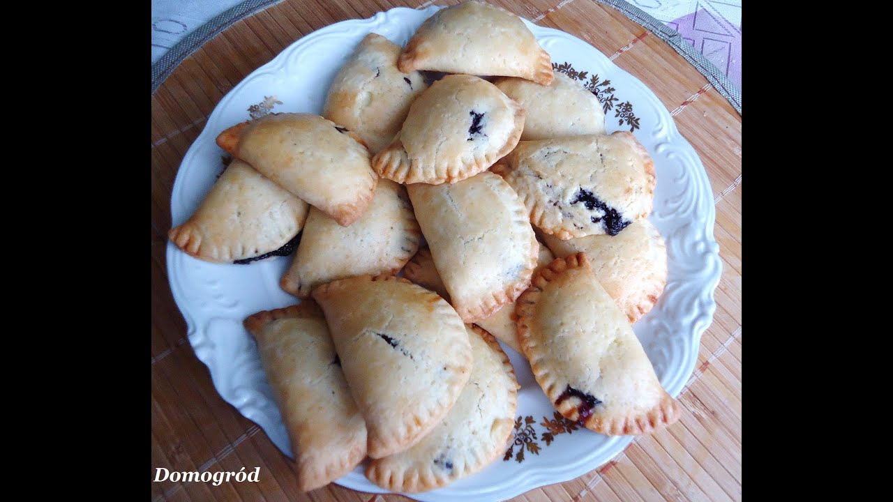 Kruche pierożki z serem i jagodami