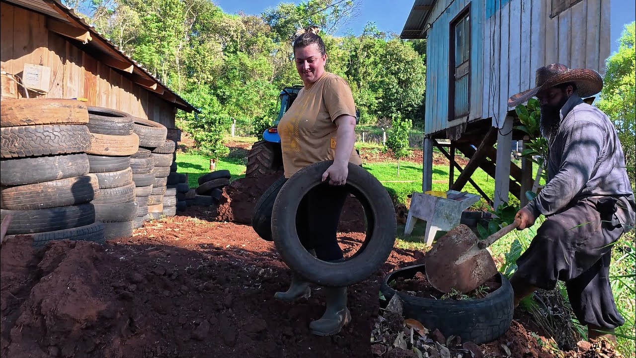 muro de pneu do lado da cozinha do rancho 