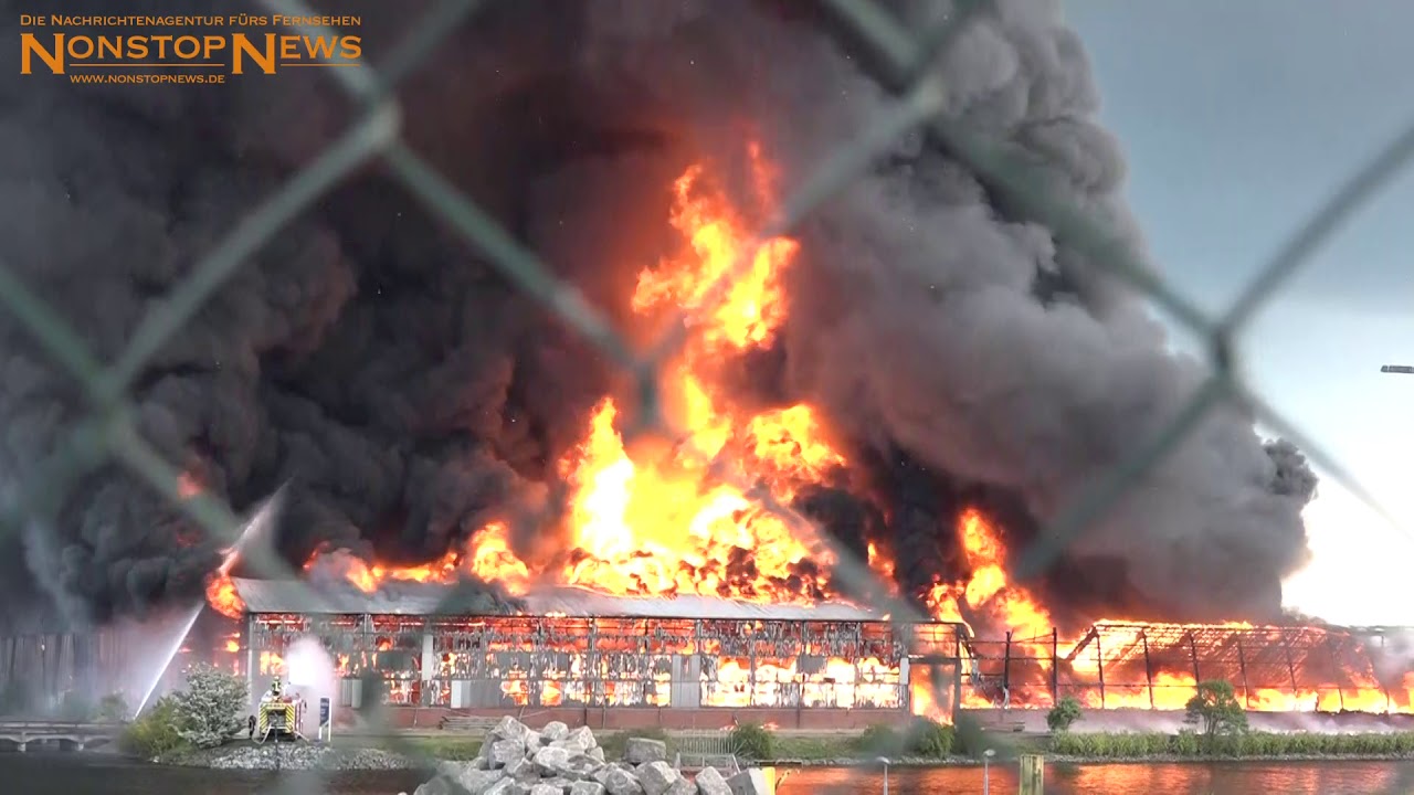 Großfeuer zerstört 10 Lagerhallen in Bremen | NonstopNews