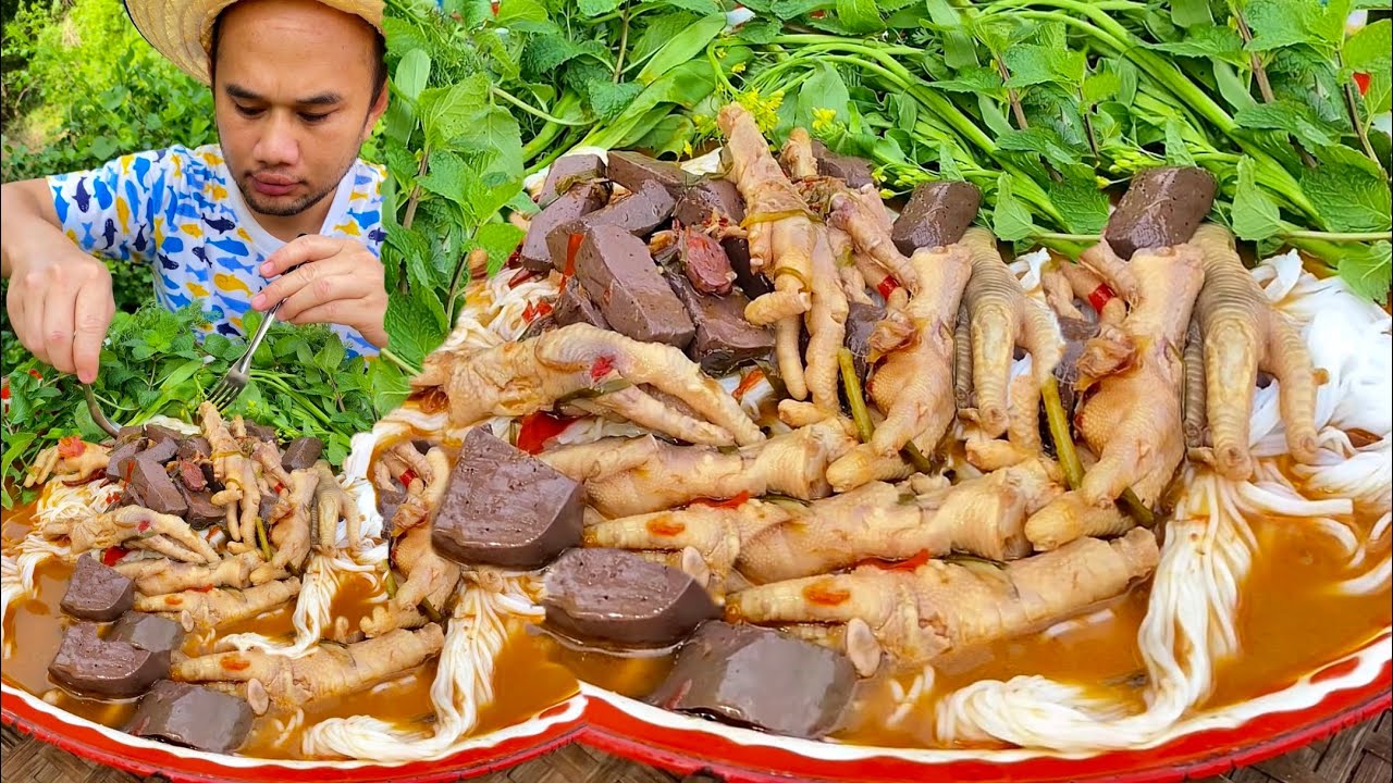 ขนมจีน น้ำยาปลาช่อนย่าง ใส่ตรีน เลือดไก่ เข้มข้น แซ่บๆ