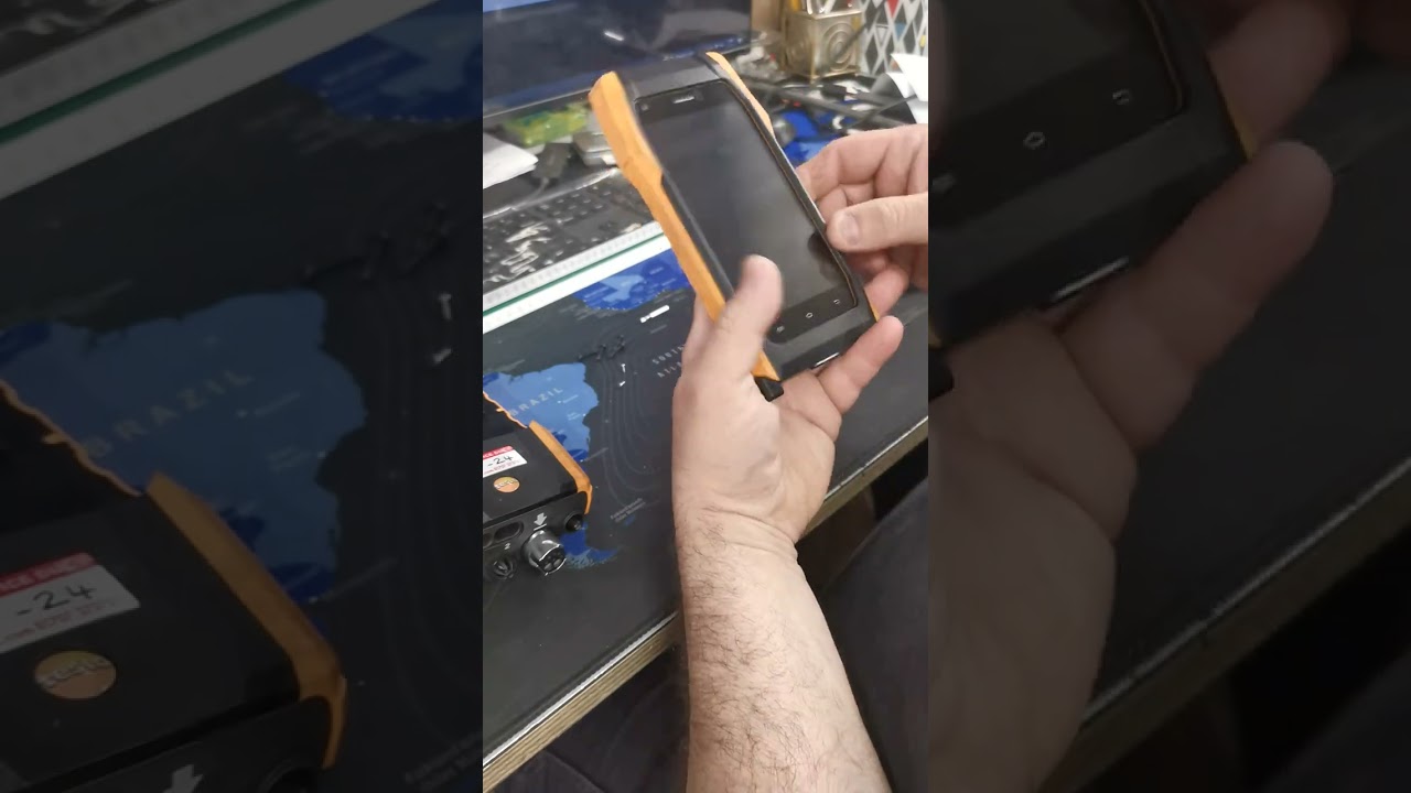 What is inside a Testo 300 LL professional flue gas analyzer?
