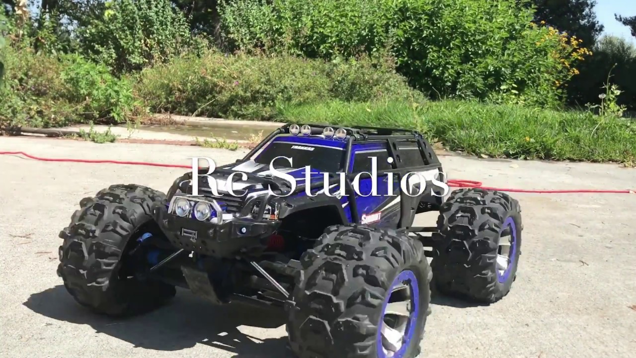 Traxxas Summit 1/10 vs Traxxas E-Revo Brushless 1/10