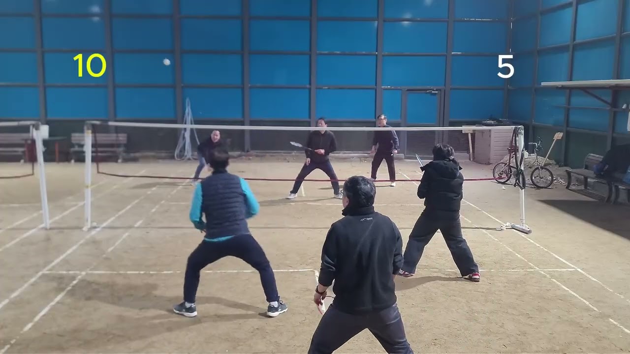 정현,인홍,아영과 성운,태진,제준의 삼대삼 배드민턴 게임