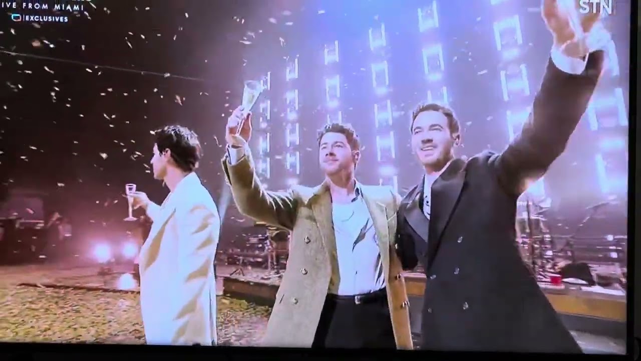 Jonas brothers NYE concert countdown 