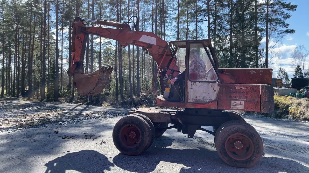 K&ouml;p Gr&auml;vmaskin Attila 1202 p&aring; Klaravik