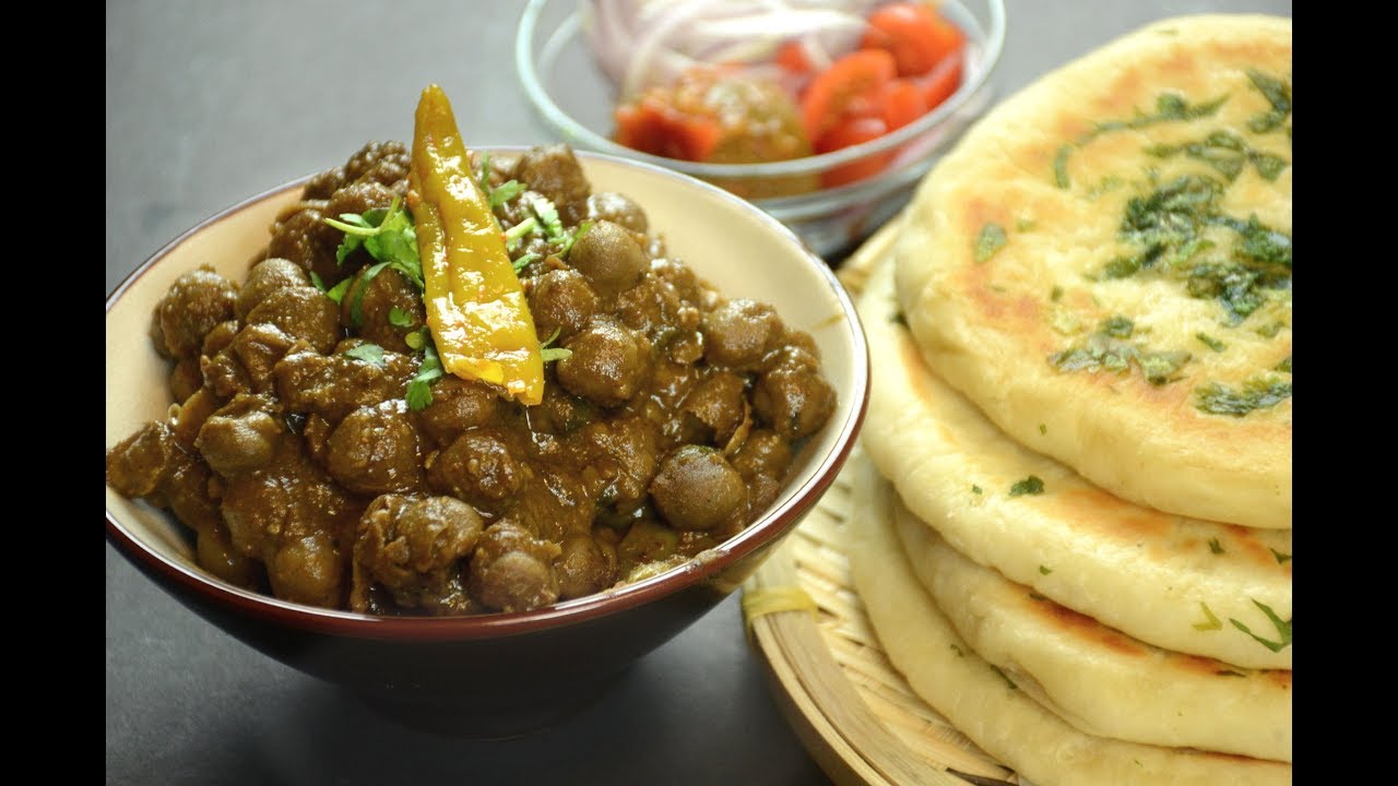 Chole Kulcha Recipe | Pindi Cholle Kulcha Recipe | Amritsari Punjabi Chole Indian Breakfast Recipes