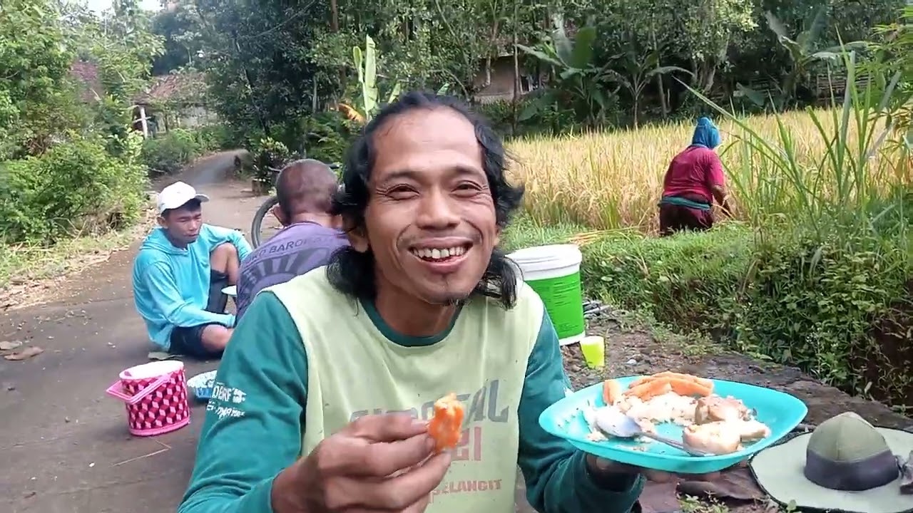 Bulan puasa ngarit pari dan para CREW akhirnya MoKeLLLL...CRIT