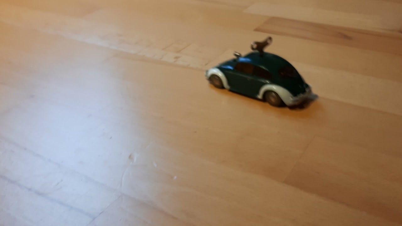 Fahrender Volkswagen K&auml;fer Schuco 3000